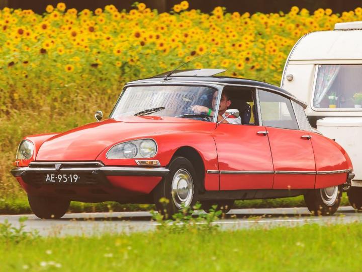 Nous sommes spécialisés dans la restauration minutieuse des emblématiques Citroën DS.